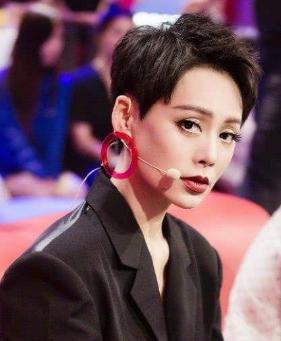 寧靜演員與寶藏小店的邂逅，小巷深處的表演與美食之旅