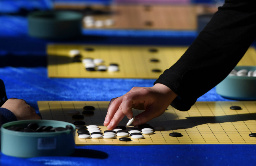 網(wǎng)上圍棋比賽，棋逢對手，情感交流暖人心