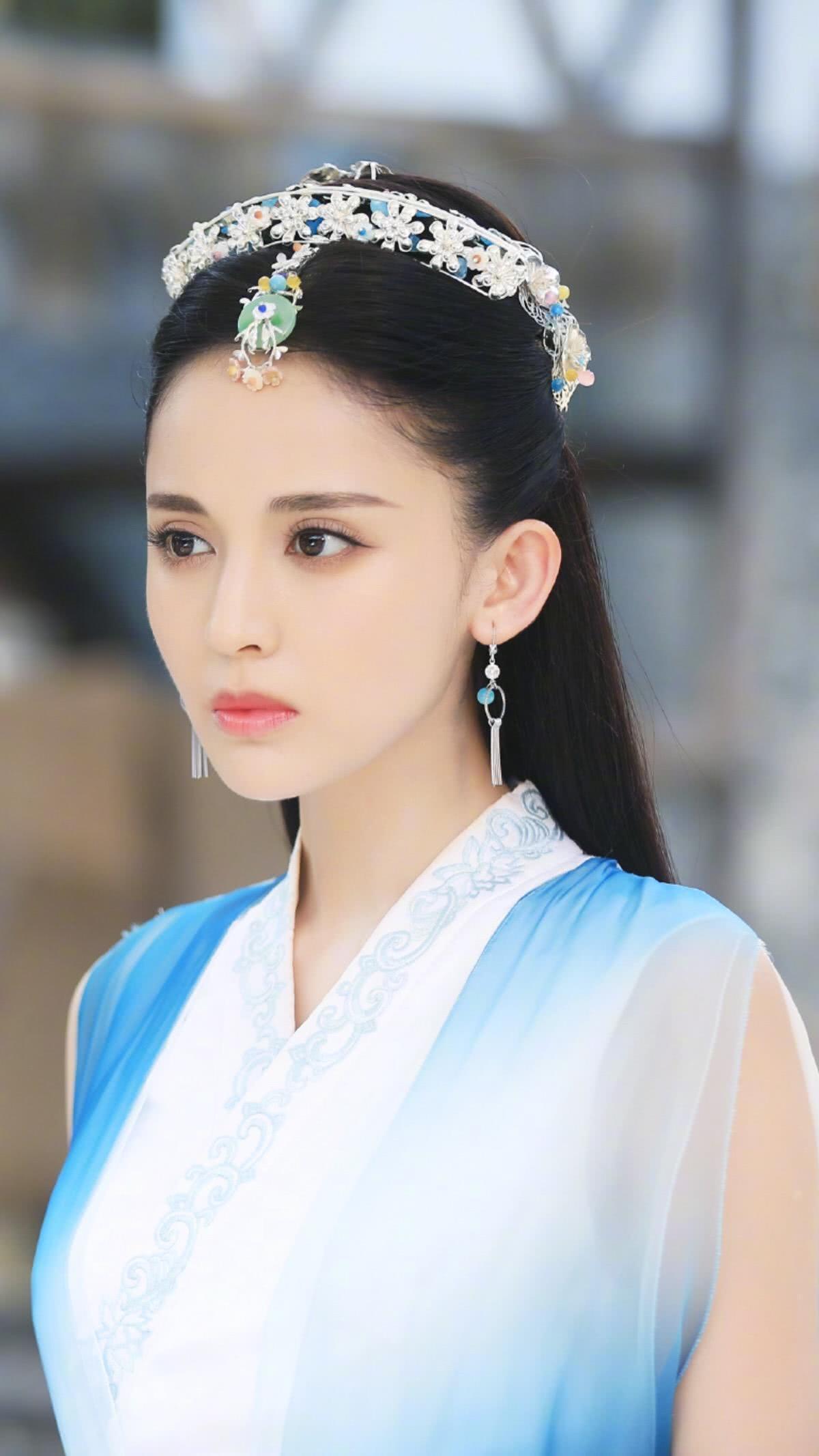 古裝魅力再現(xiàn)，歷史與時(shí)尚交融的藝術(shù)典范之美